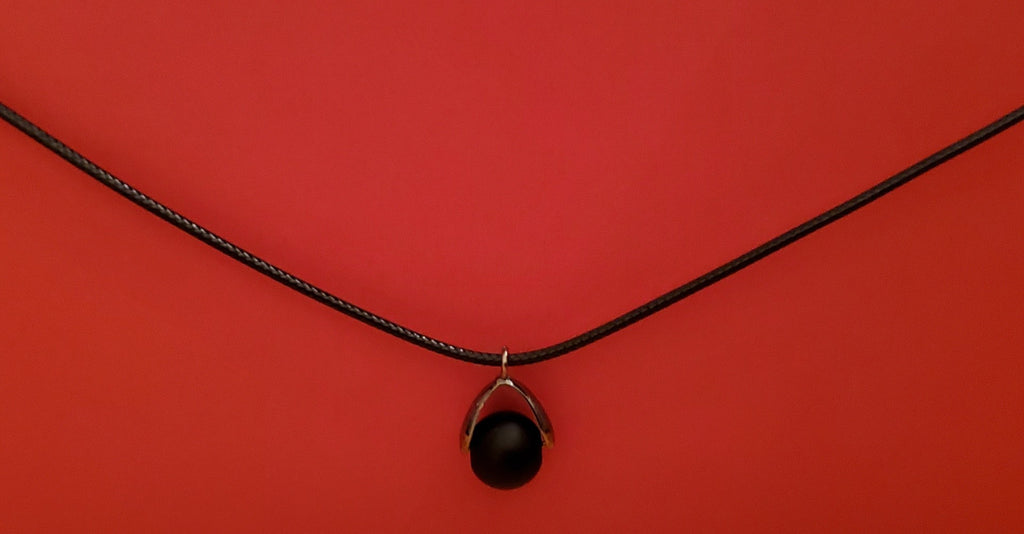 Simple black bead charm necklace unisex
