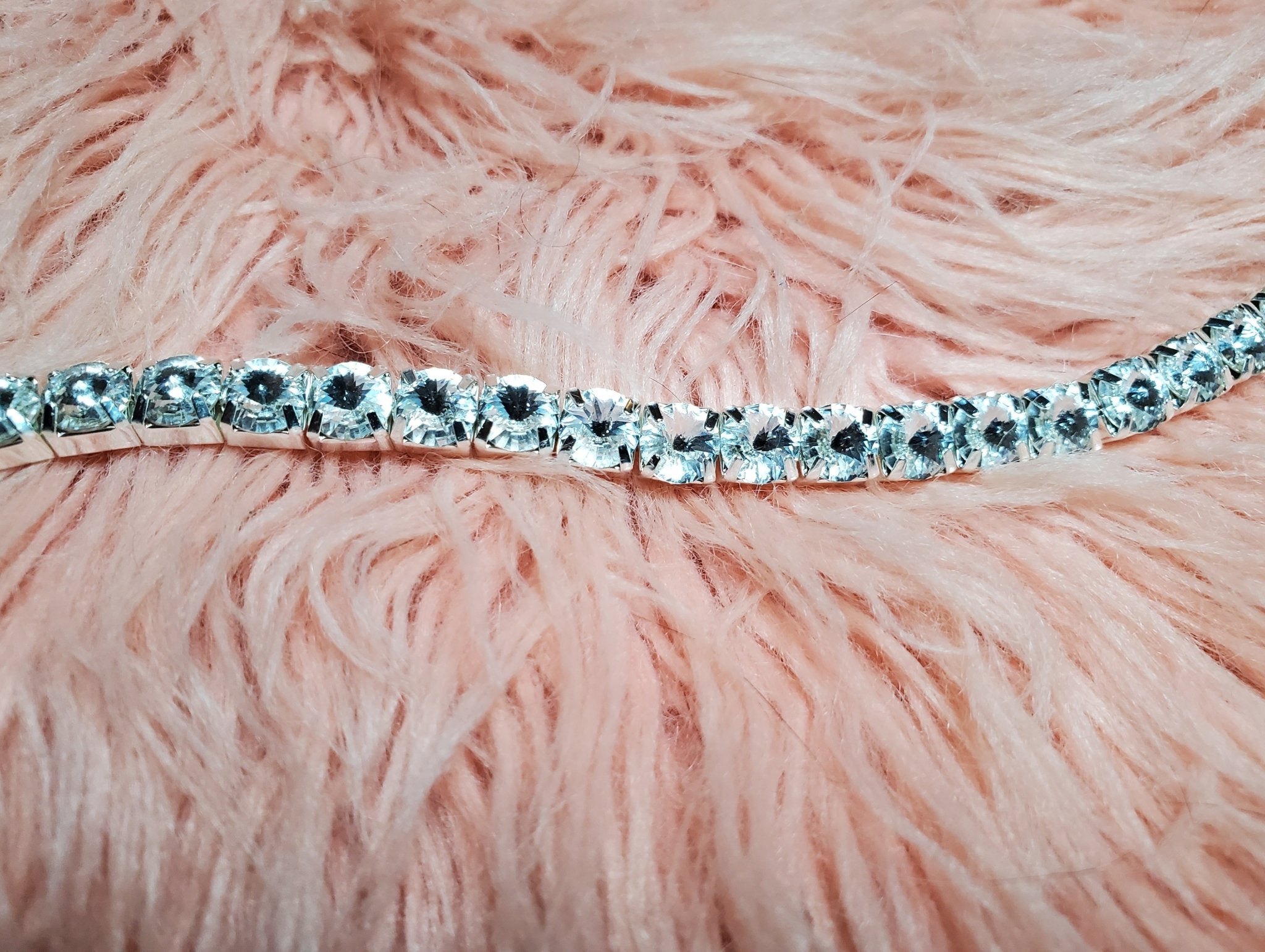 "A little ice" Beautiful silver tone bracelet w/crystals - Arts & Scraps