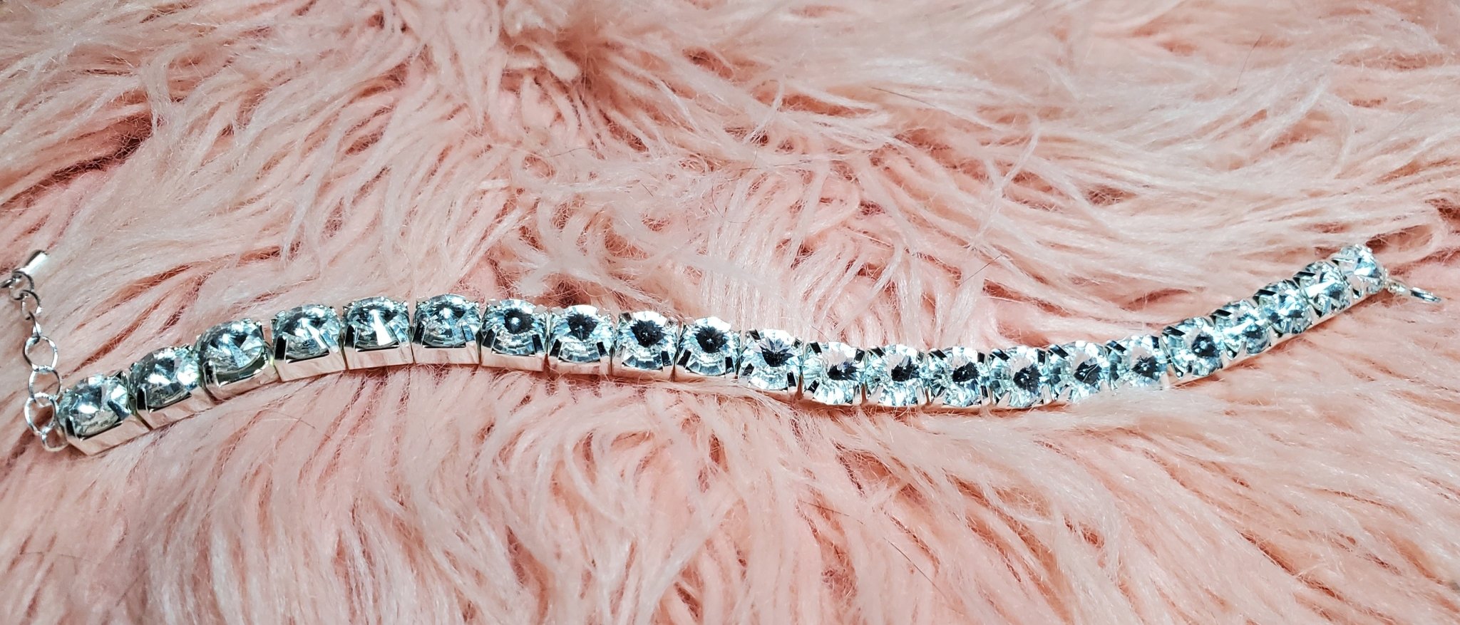 "A little ice" Beautiful silver tone bracelet w/crystals - Arts & Scraps