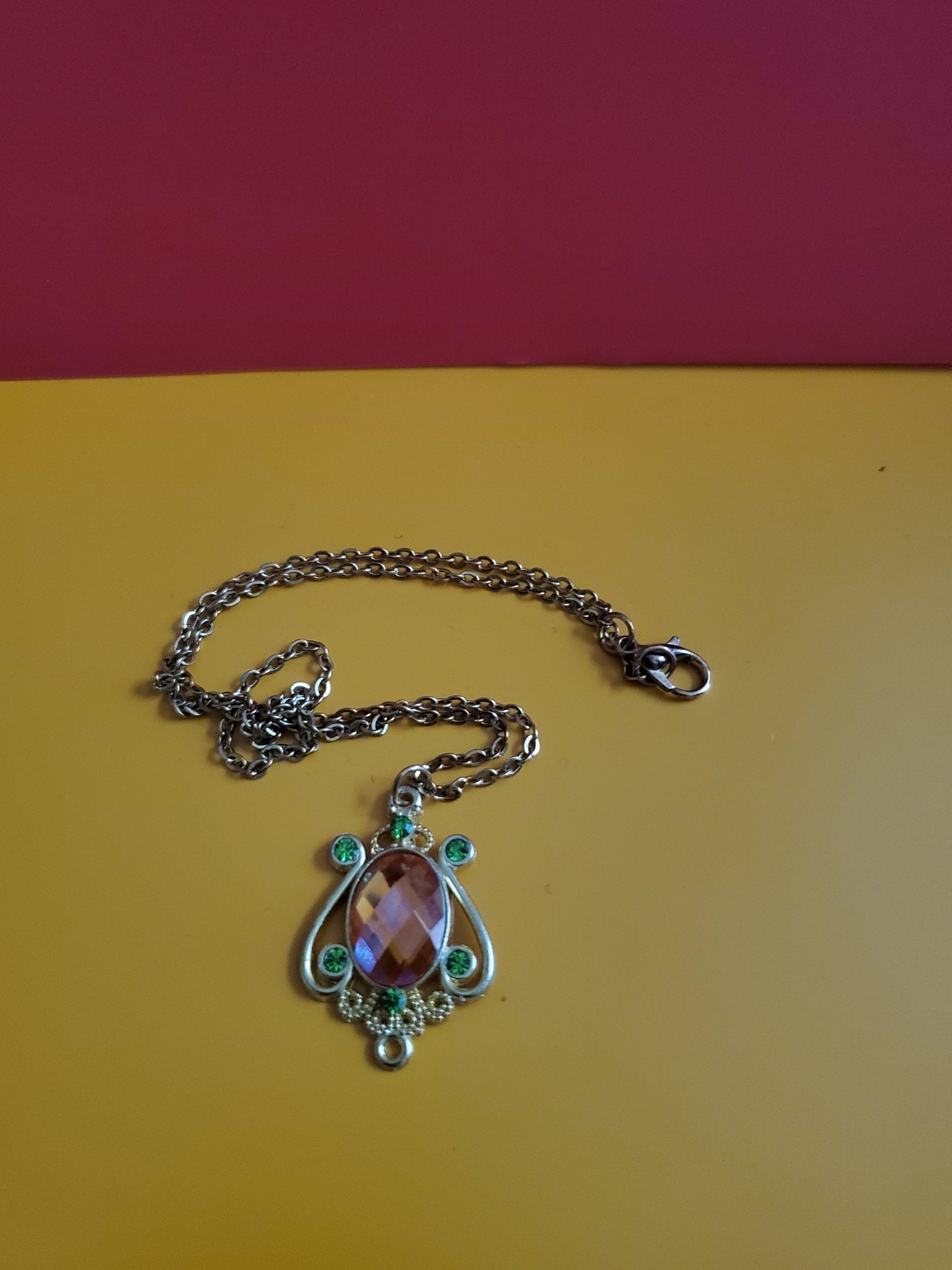 Beautiful and stylish gold tone necklace w/ crystal charms - Arts & Scraps