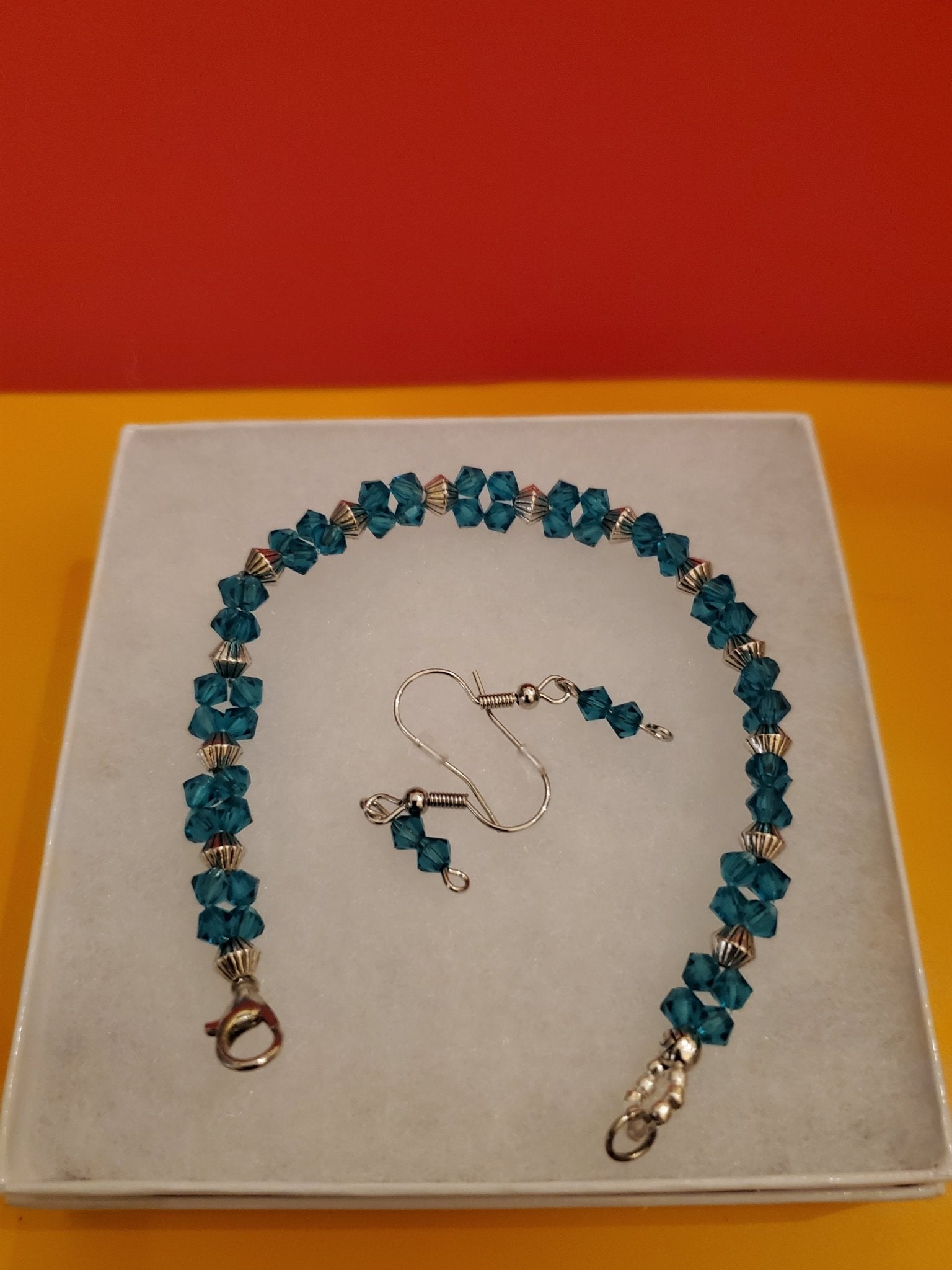 Blue crystal bracelet w/earrings - Arts & Scraps
