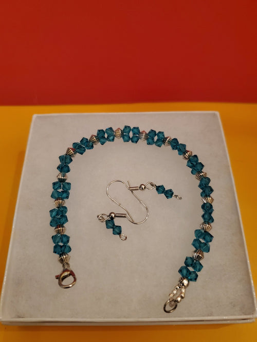 Blue crystal bracelet w/earrings - Arts & Scraps
