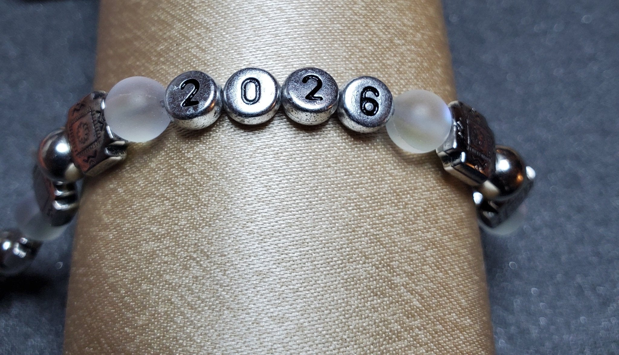 Class of 2026 silver tone glass bead bracelet - Arts & Scraps