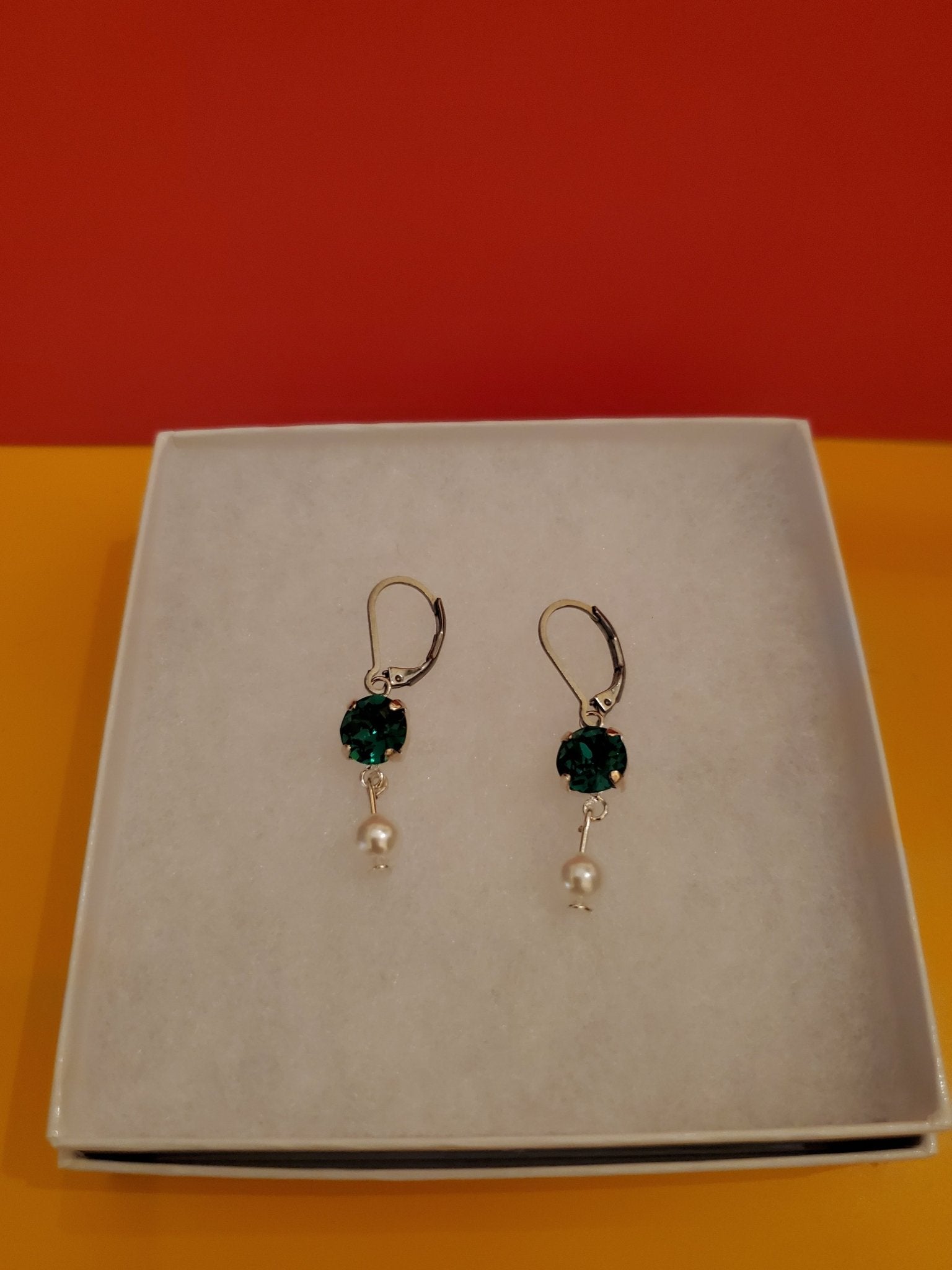 Emerald and pearl earrings - Arts & Scraps