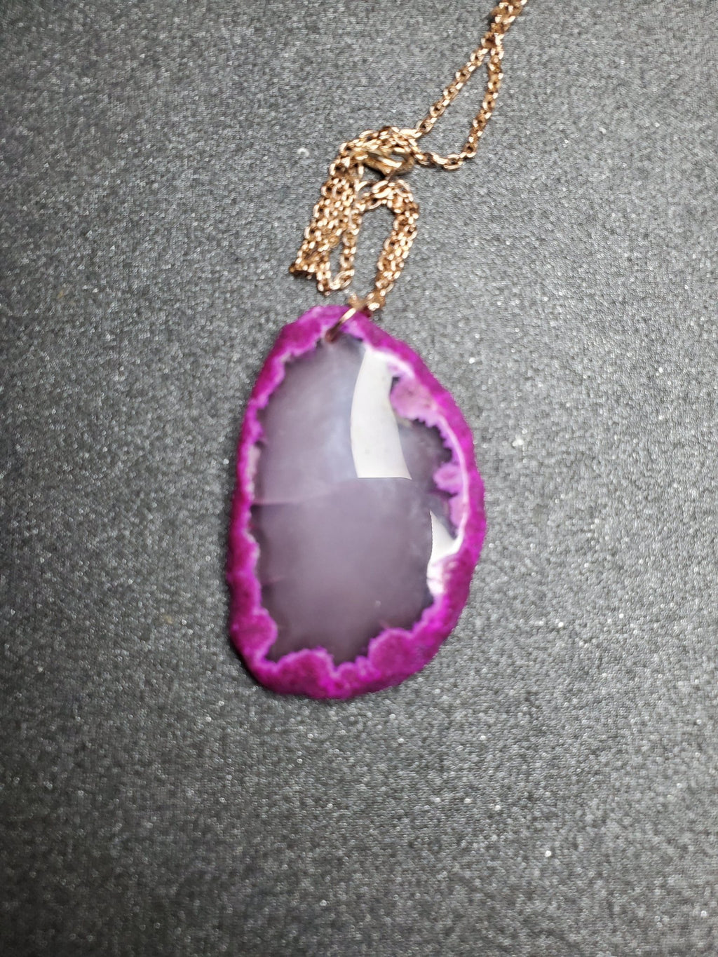 Fabulous Agate fuschia slice pendant necklace. - Arts & Scraps