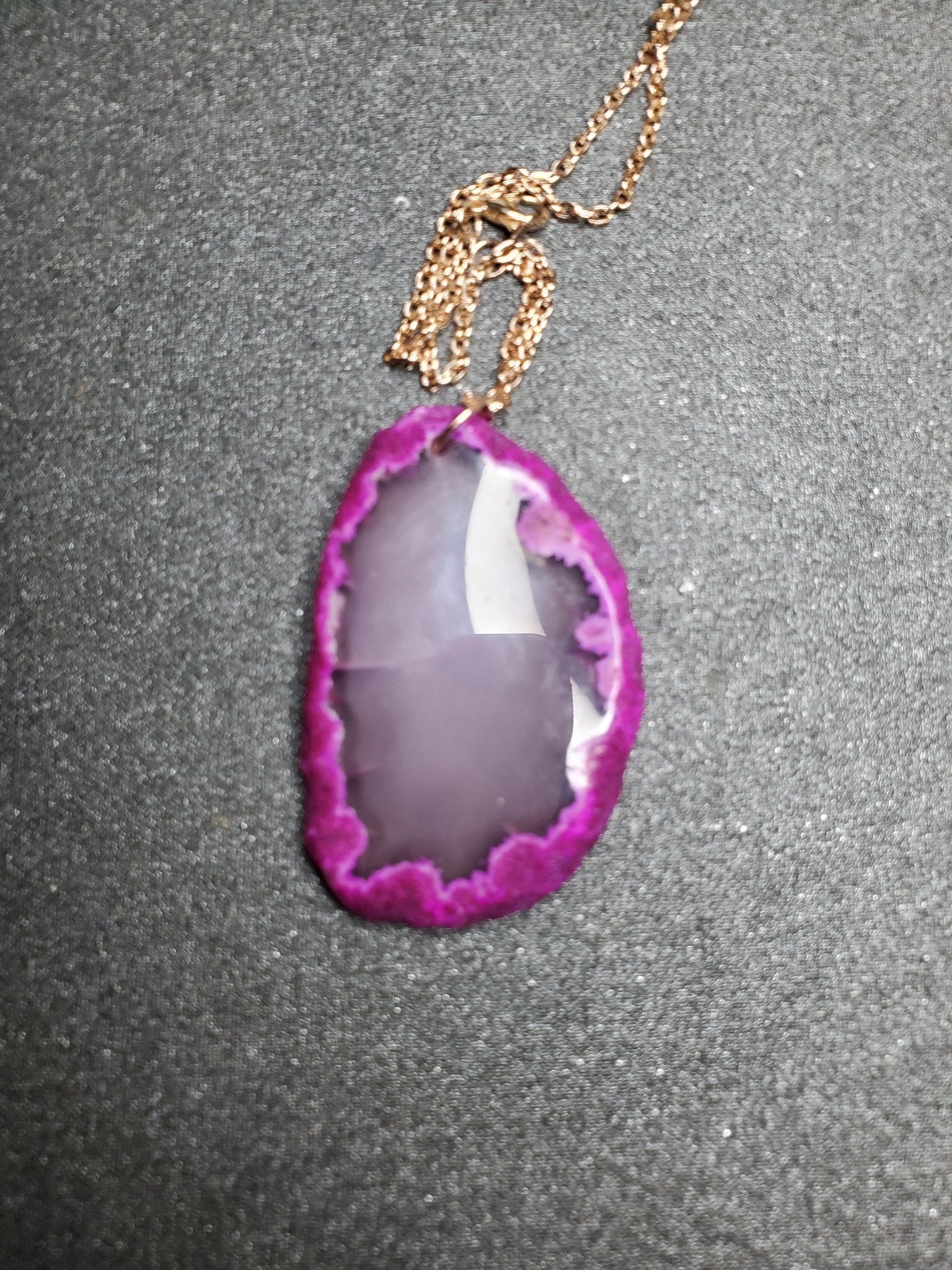 Fabulous Agate fuschia slice pendant necklace. - Arts & Scraps
