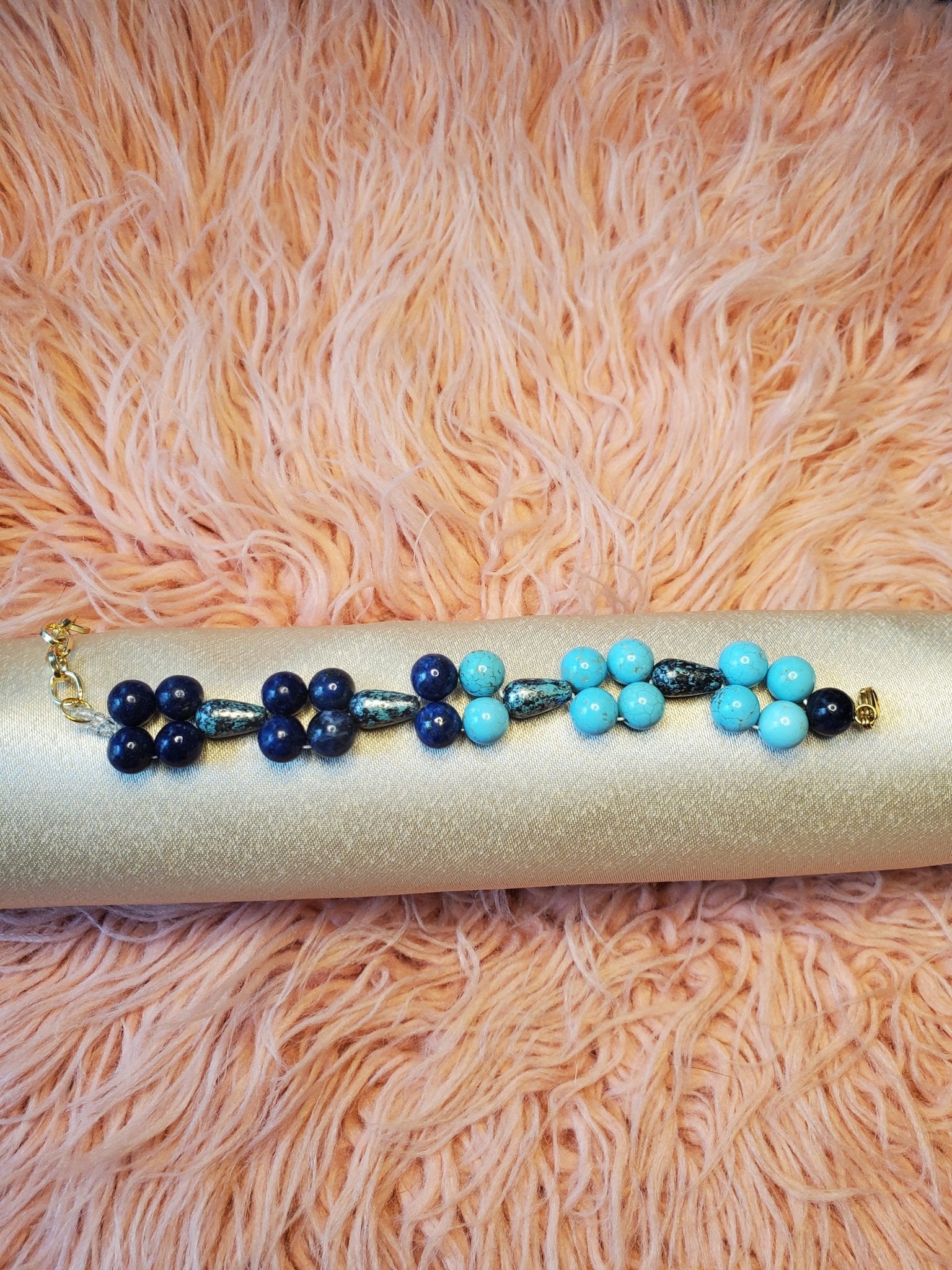 Glass bead elastic light/dark blue bracelet - Arts & Scraps