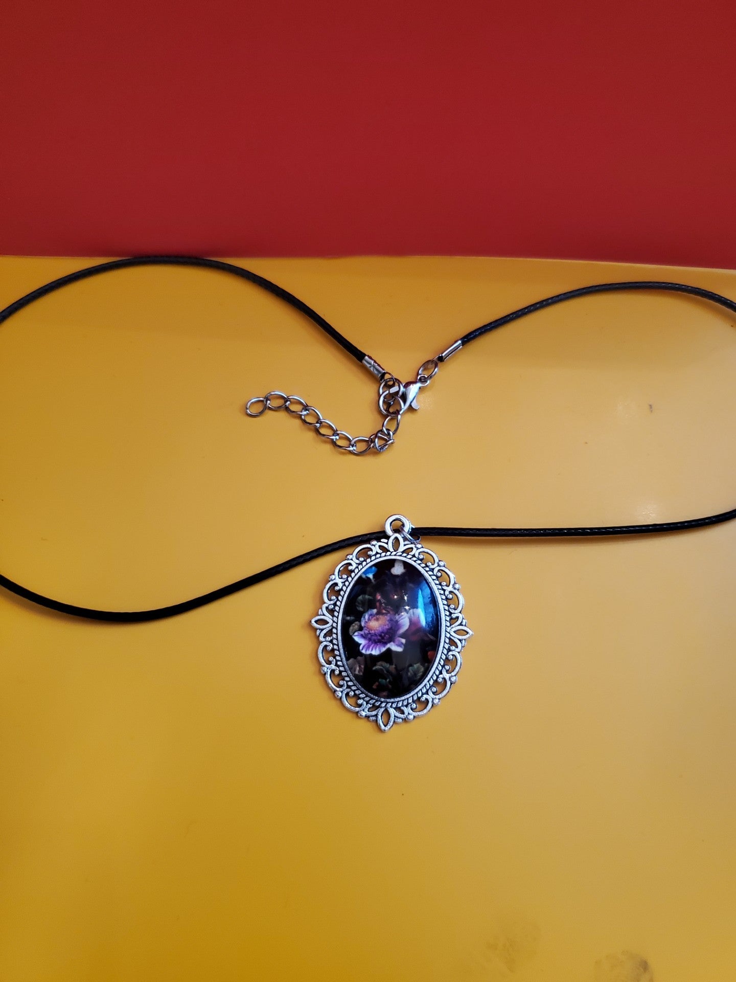 Necklace w/charm - Arts & Scraps