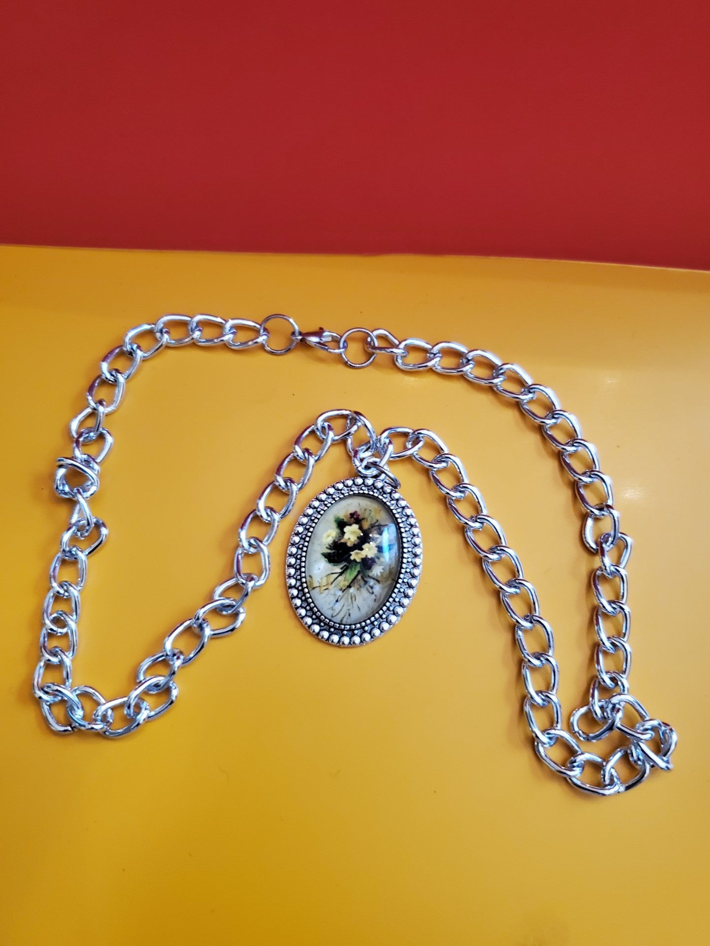Necklace w/flower resin charm - Arts & Scraps