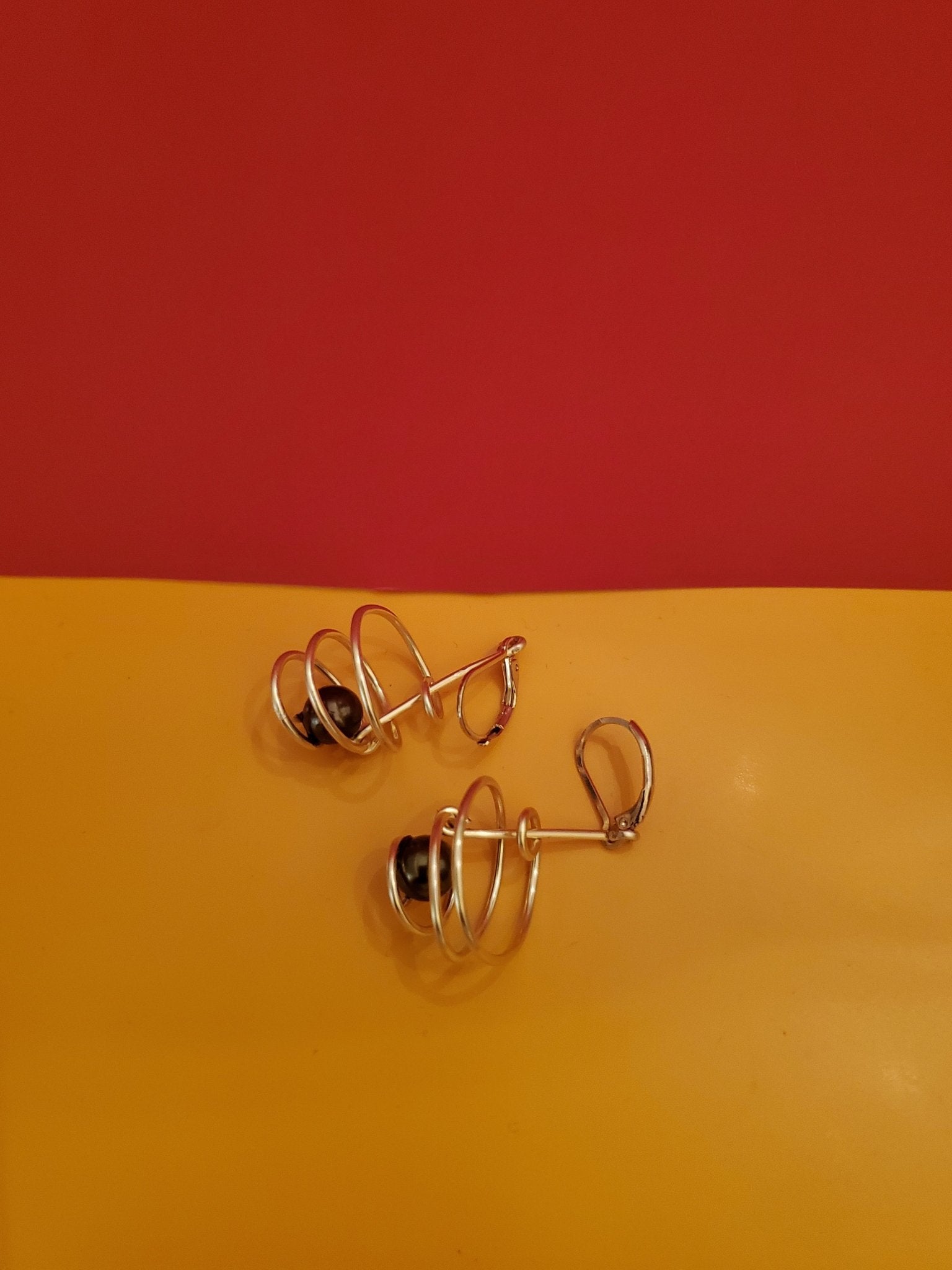 Oh, so cute dangly gold tone earrings for that perfect look. - Arts & Scraps